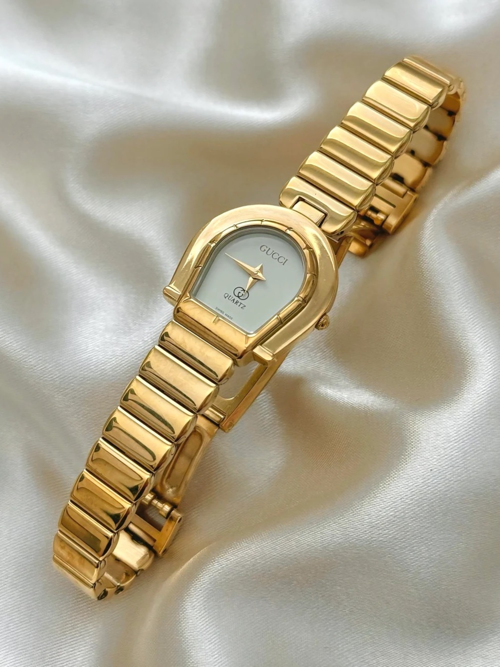 AUTHENTIC RARE GUCCI HORSESHOE GOLD WATCH - Picture 1 of 9